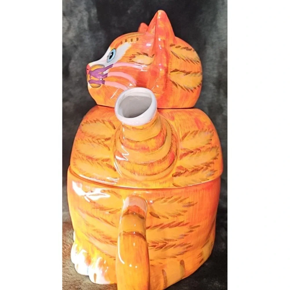 3 Piece‎ Teapot, Cat head as lid, Teapot, and Cup underneath. Unique